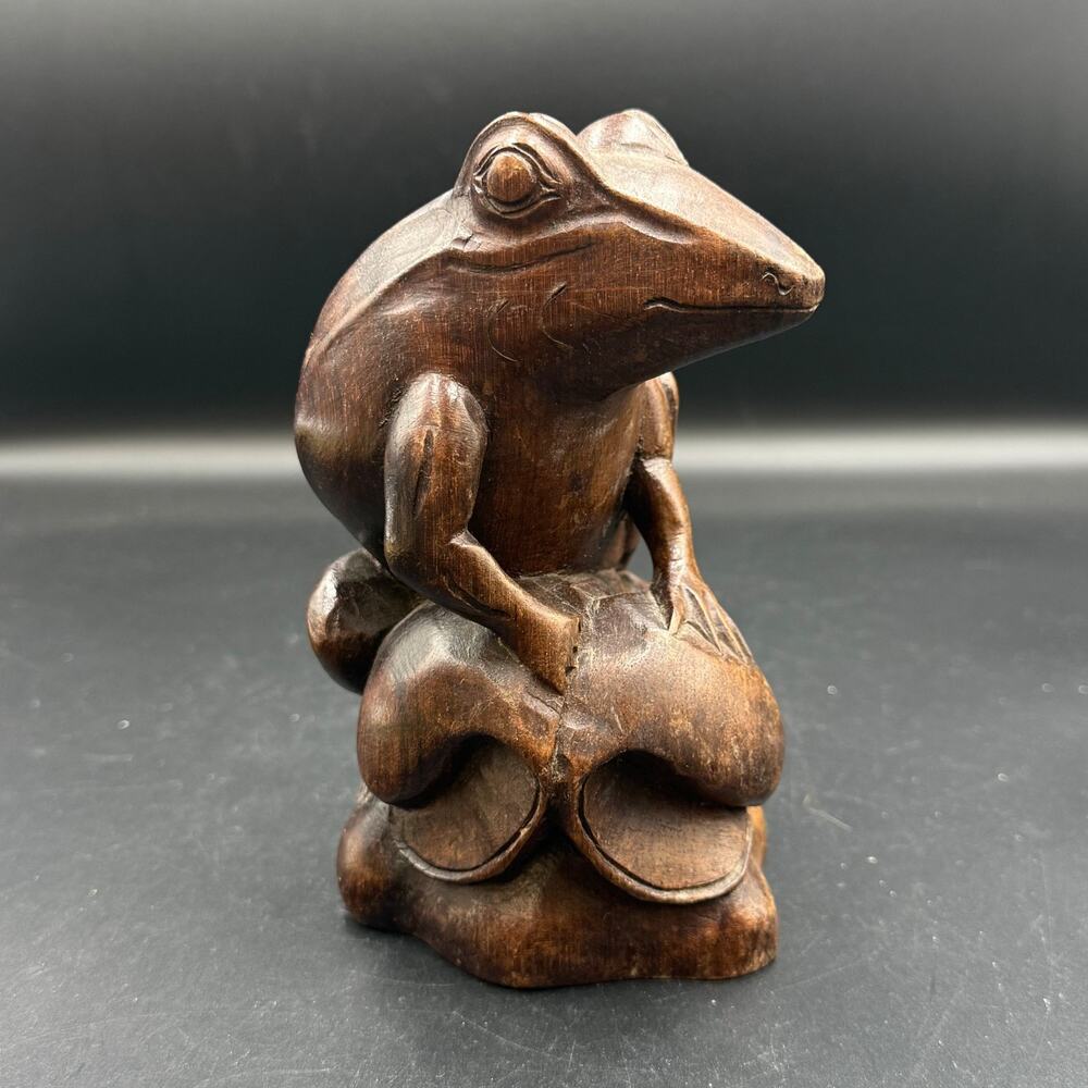 Vintage Hand Carved Frog Sculpture Japanese Netsuke Collectible